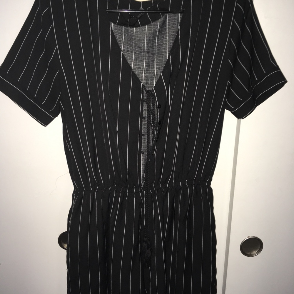 Strapped cross tied front once piece w pockets